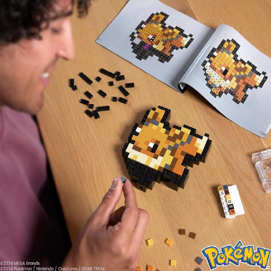 MEGA Pokémon - Eevee Pixel Art, set da costruire con 323 pezzi e stile retrò pixelato, personaggio da esporre con base inclusa o da appendere a parete, giocattolo per collezionisti, 13+ anni, HTH78