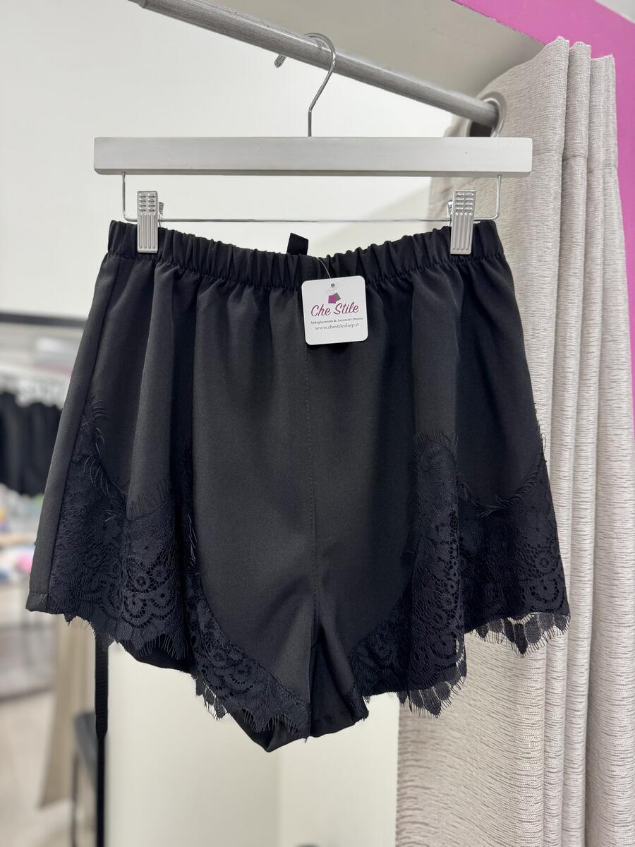 NOVITÀ Shorts nero con pizzo