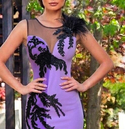 0915 Tubino in crepe con tulle ricamato e pizzo macramè 