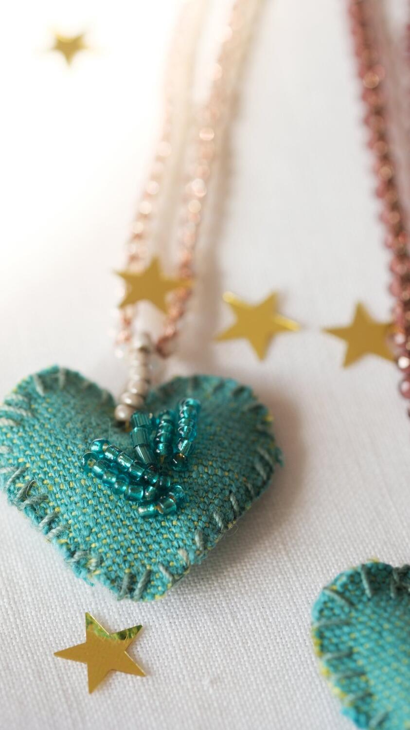 🍀 Collane CUORE 🍀 in lino, ricamato con perline  - € 28,00