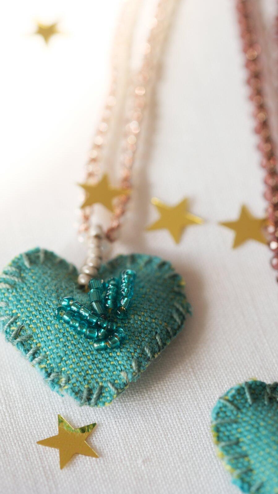 🍀 Collane CUORE 🍀 in lino, ricamato con perline  - € 28,00