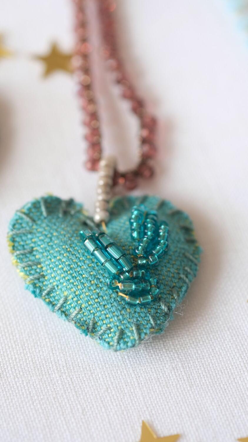 🍀 Collane CUORE 🍀 in lino, ricamato con perline  - € 28,00