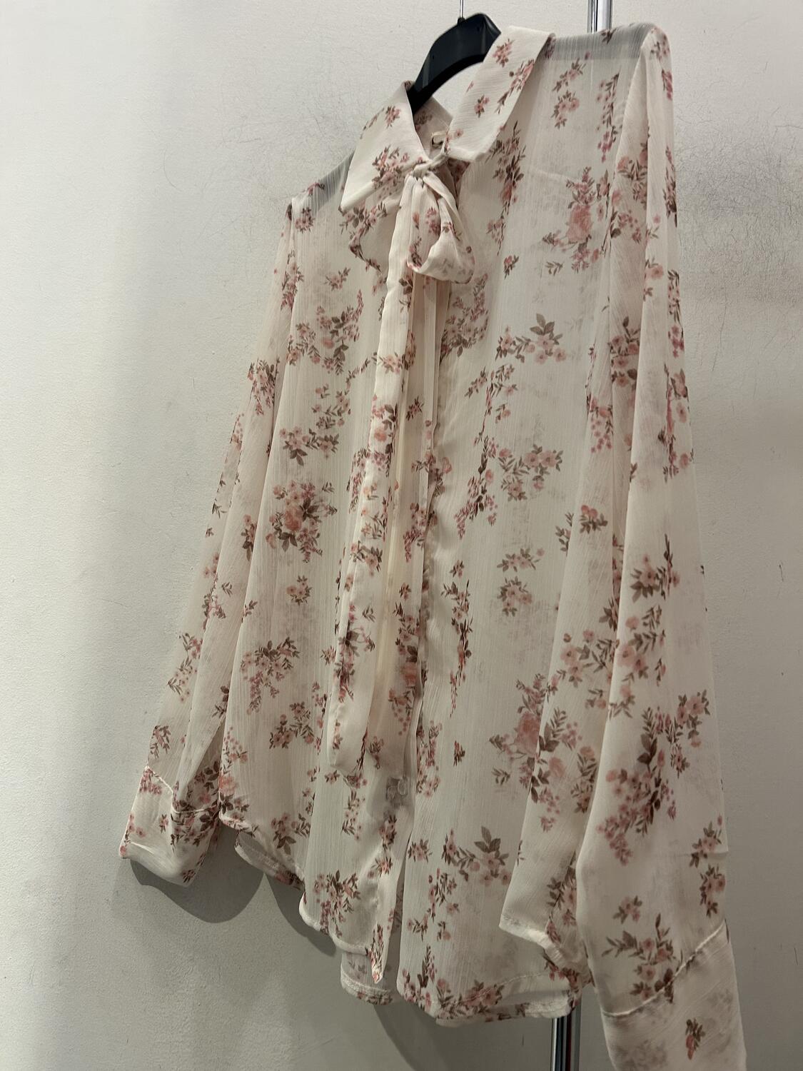 Camicia floreale con fiocco