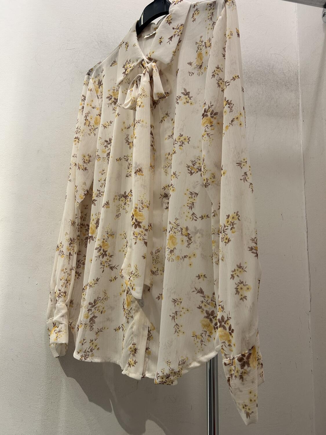 Camicia floreale con fiocco