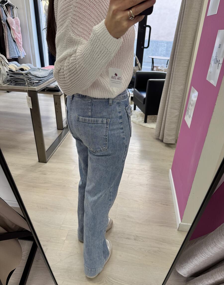 NOVITÀ Jeans straight leg dettaglio bottoni rose