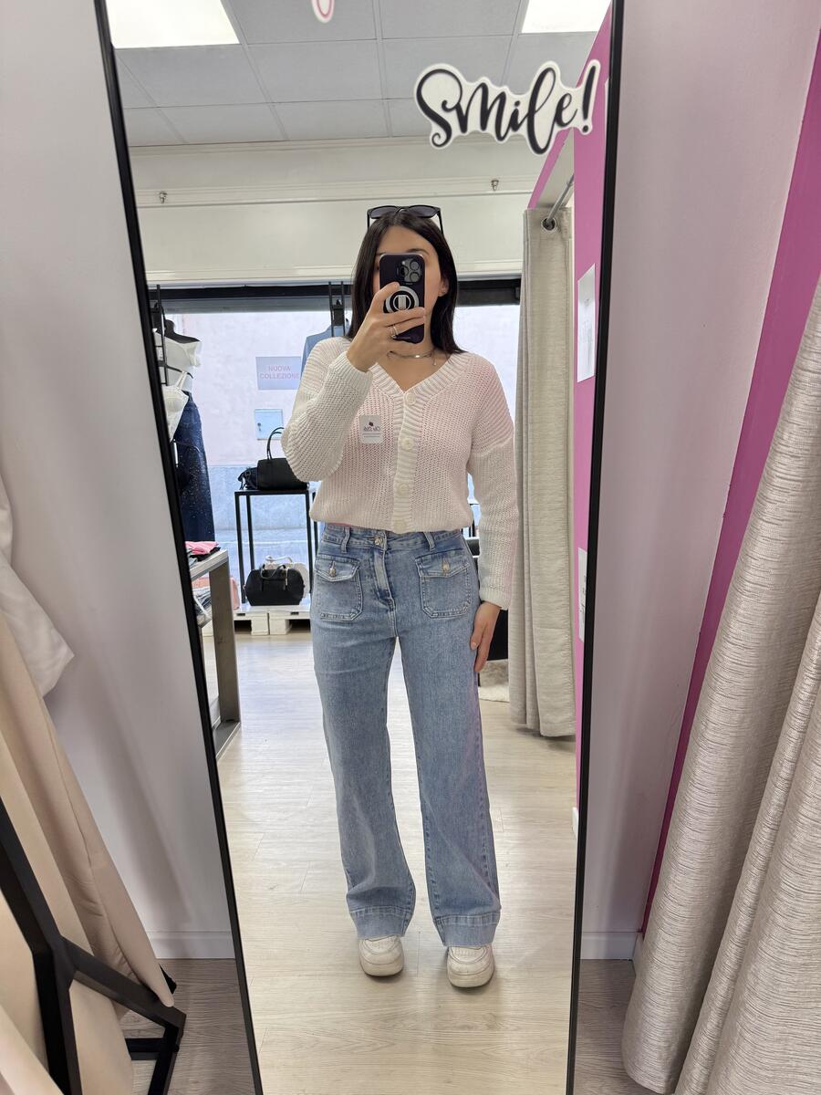 NOVITÀ Jeans straight leg dettaglio bottoni rose