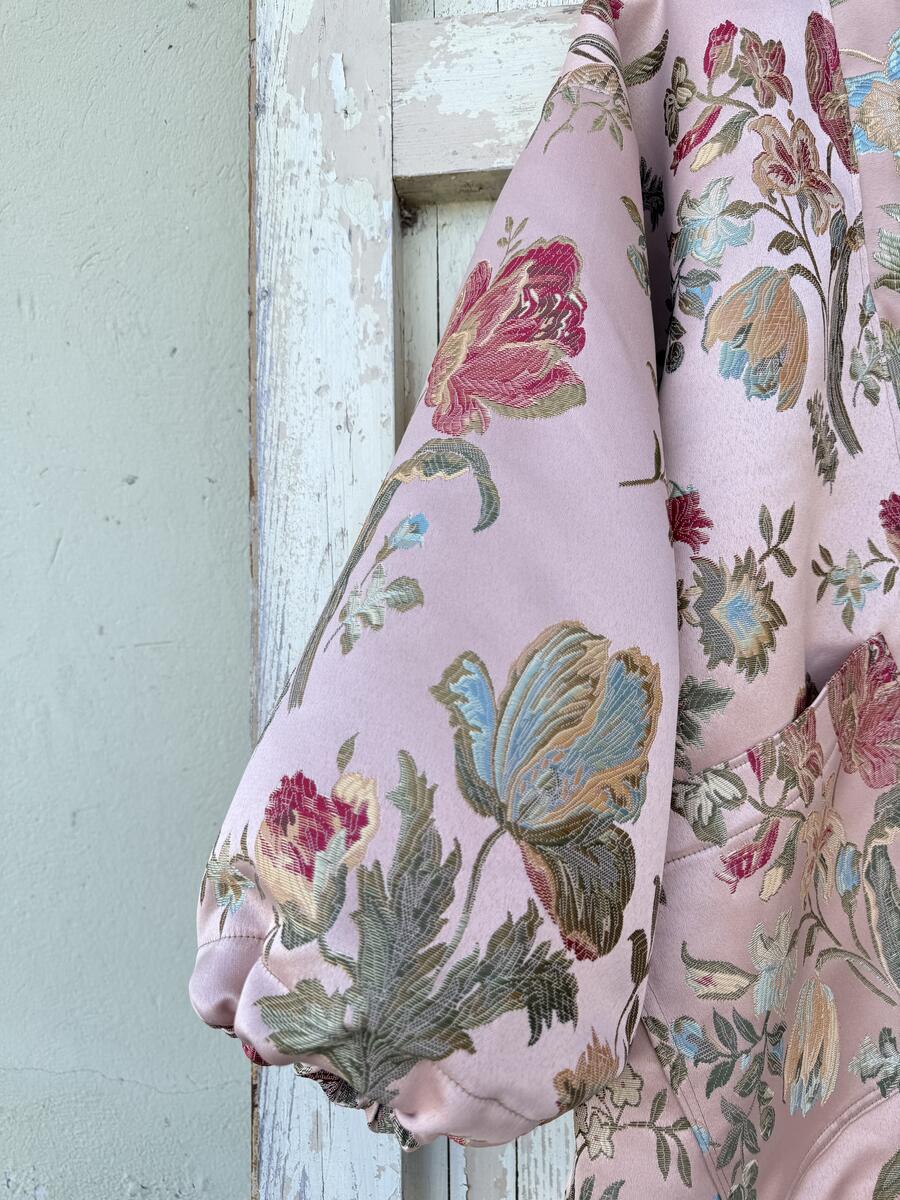 Kimono corto rosa antico con fiori 