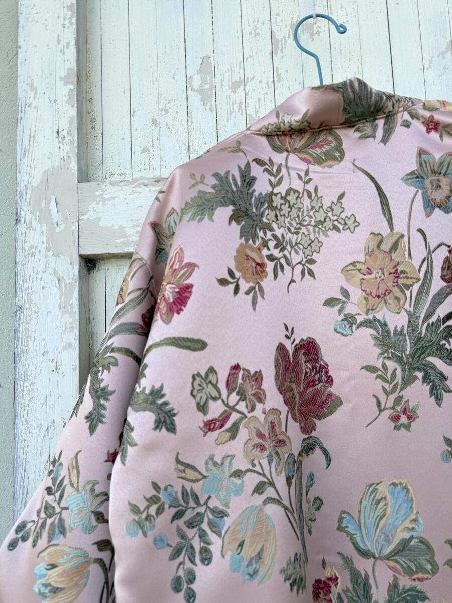 Kimono corto rosa antico con fiori 