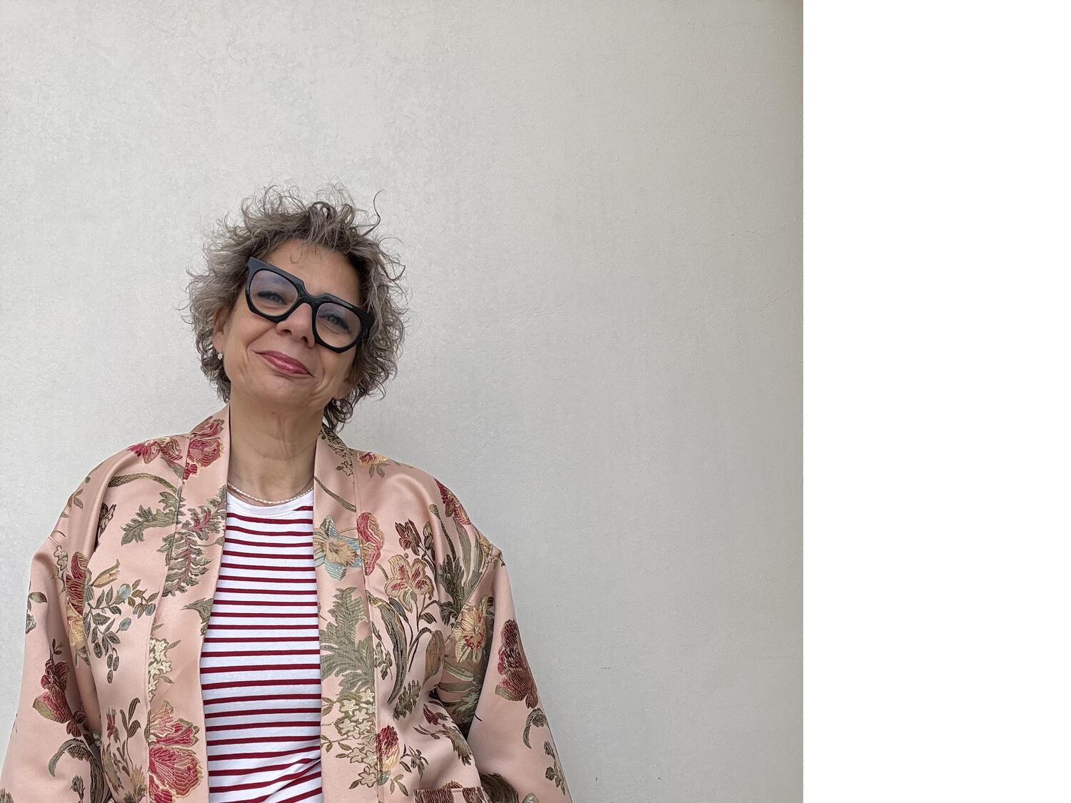 Kimono corto rosa antico con fiori 