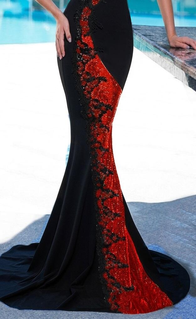 0934 Long mermaid dress in elastic crepe fabric with lumix and lace inserts