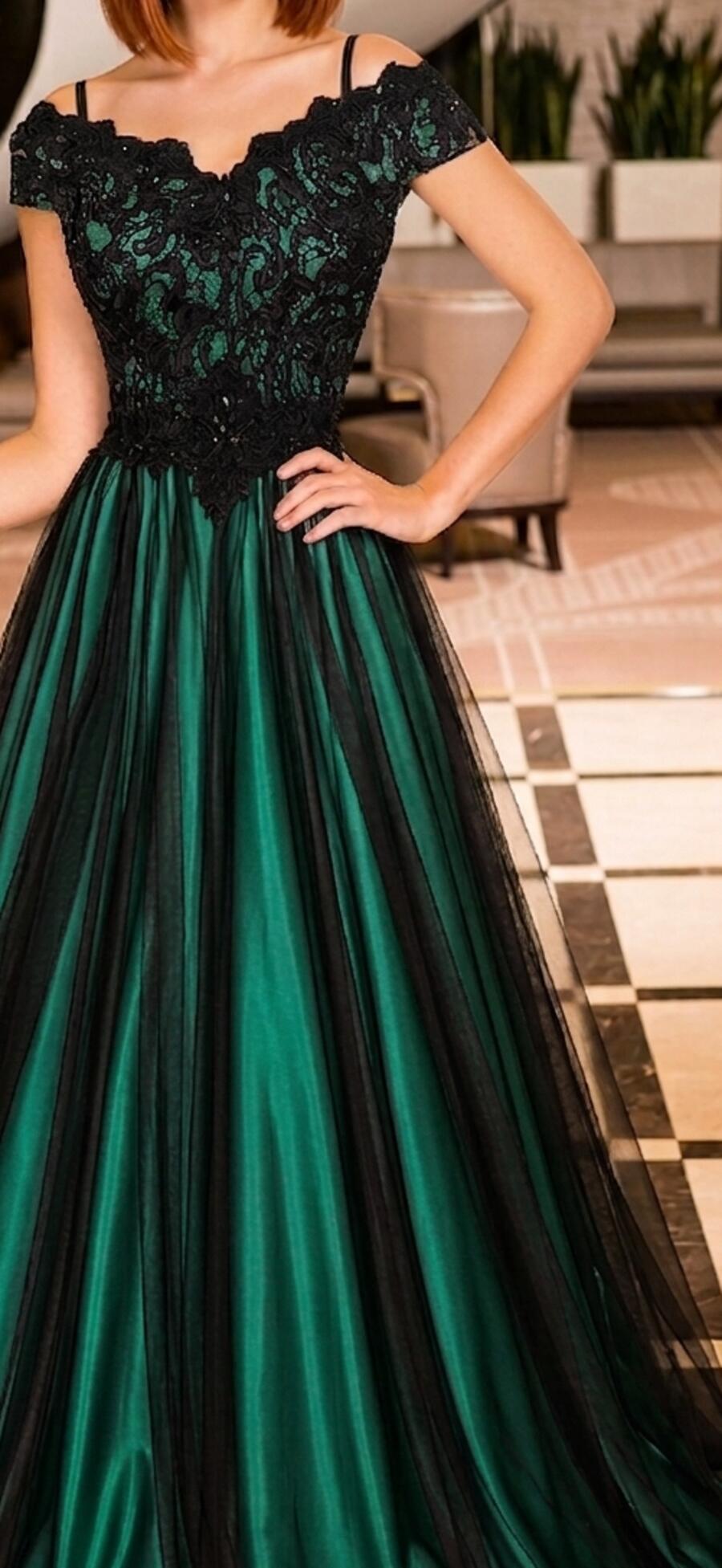 0699 LONG EMPIRE DRESS IN TULLE AND MACRAME 'LACE LINED IN GREEN SATIN