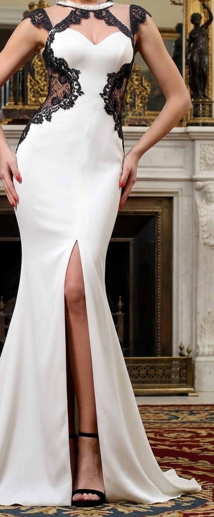 0807 ABITO A SIRENA IN LYCRA CON SPACCO CENTRALE FIANCHI CON TULLE TRASPARENTE E STRASS
