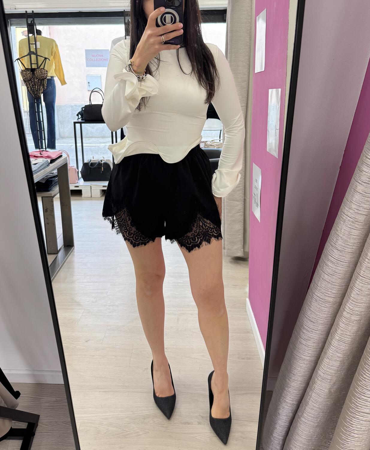 NOVITÀ Shorts nero con pizzo