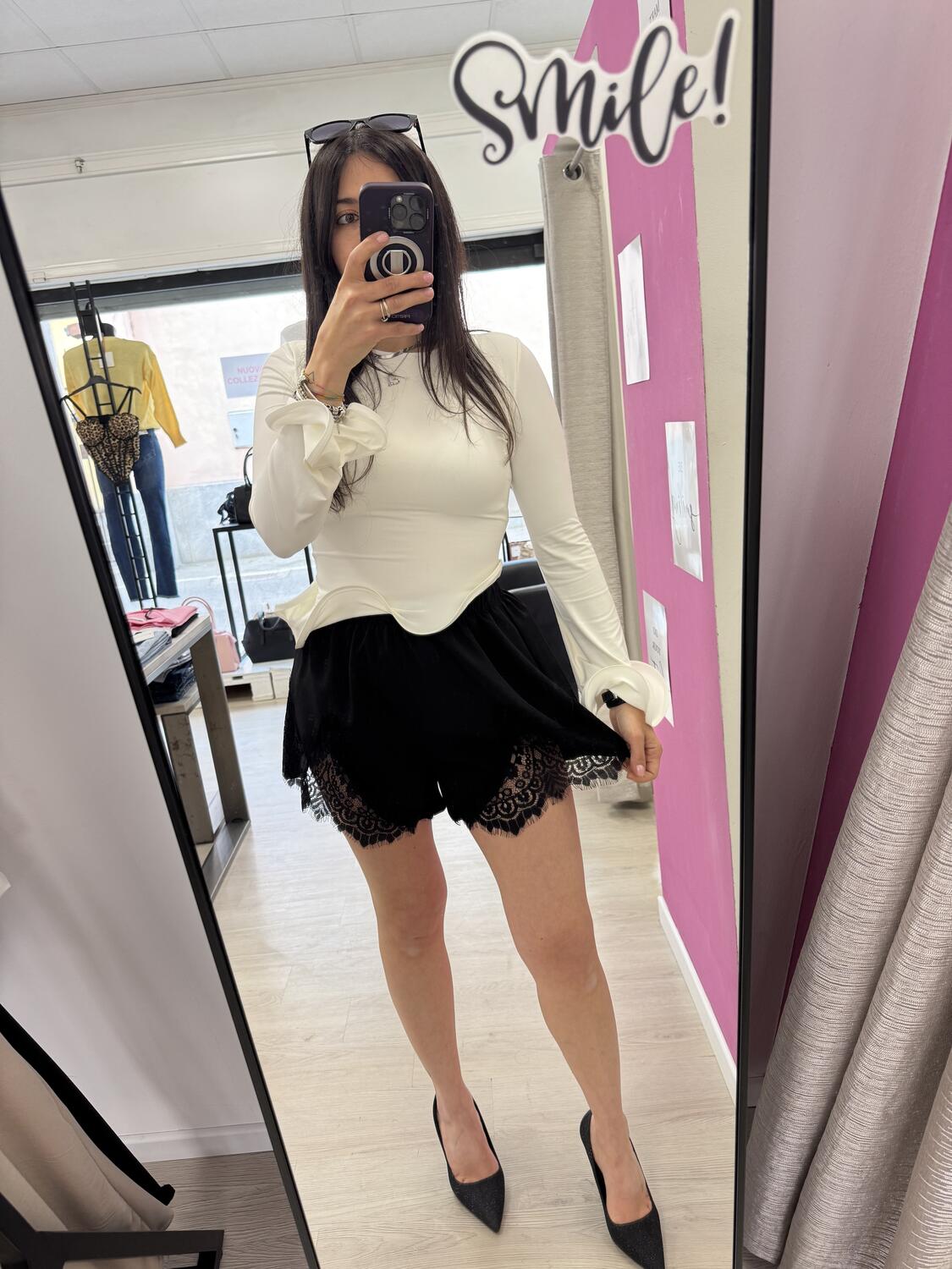 NOVITÀ Shorts nero con pizzo