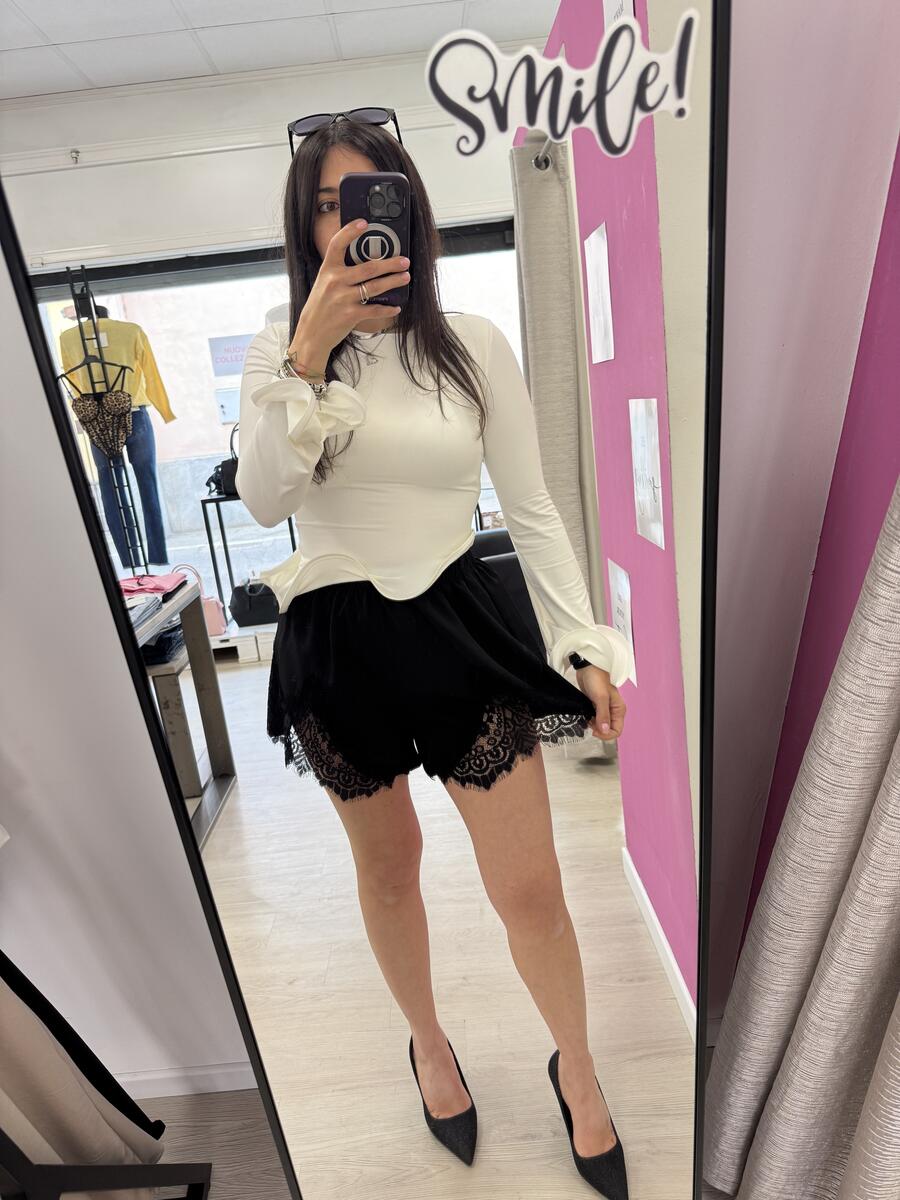 NOVITÀ Shorts nero con pizzo