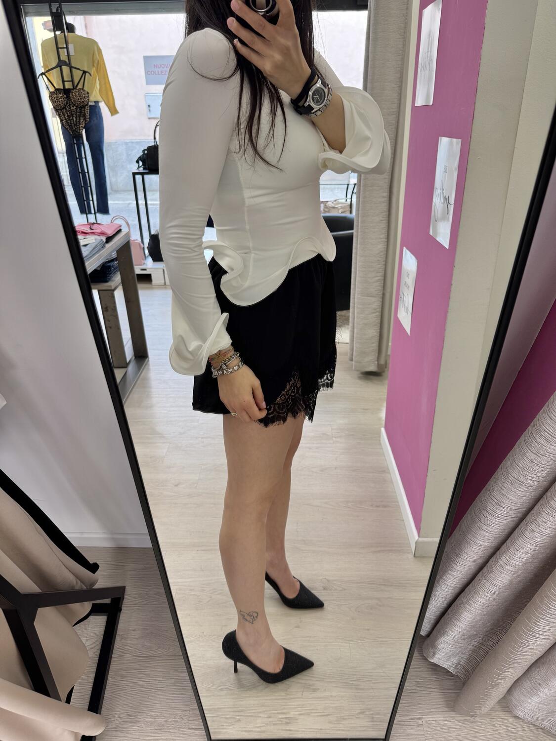 NOVITÀ Shorts nero con pizzo