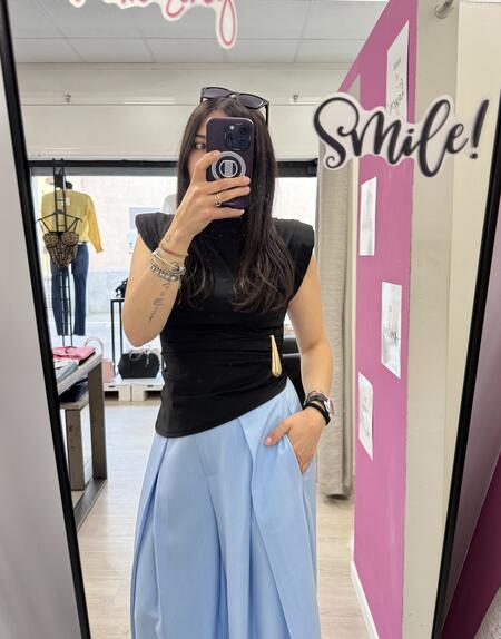 NOVITÀ Maglia asimmetrica dettaglio dorato