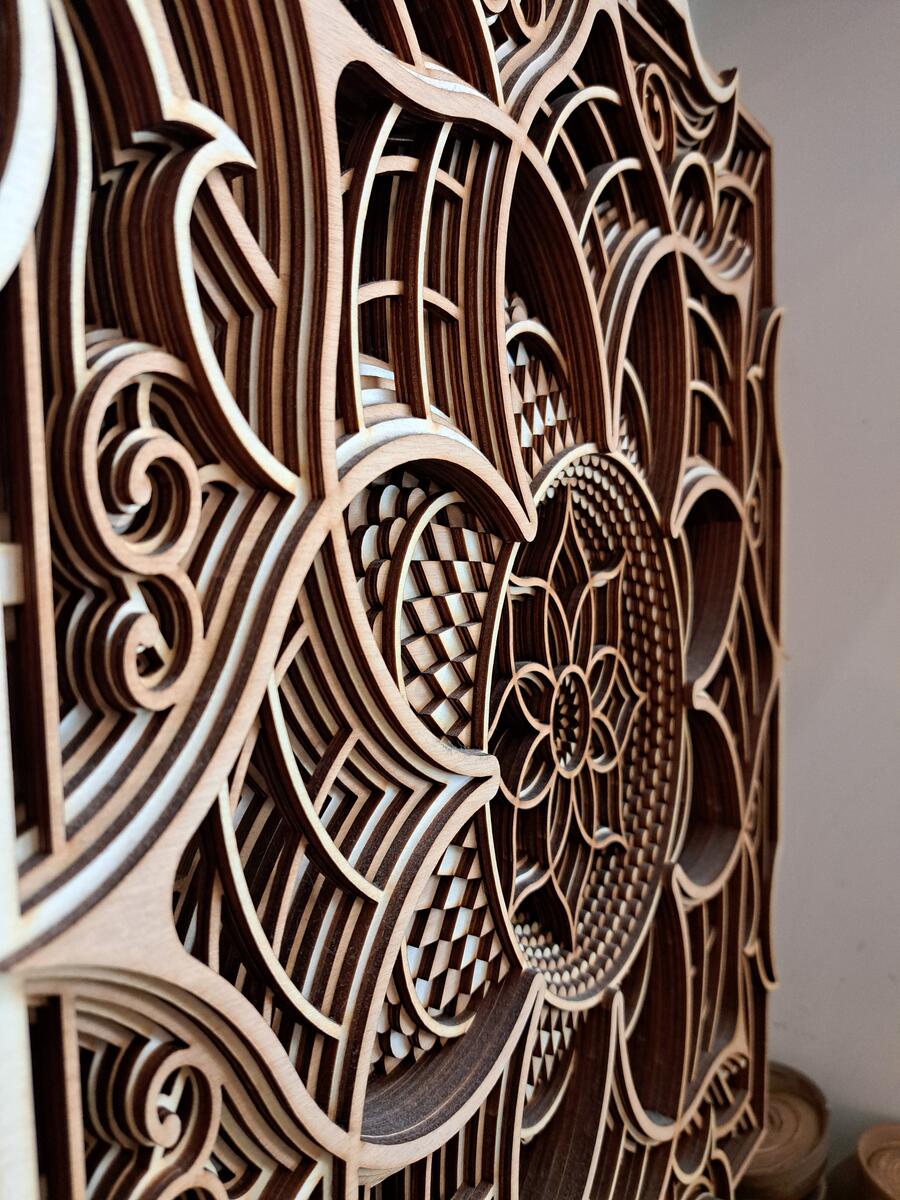 Mandala in legno tridimensionale