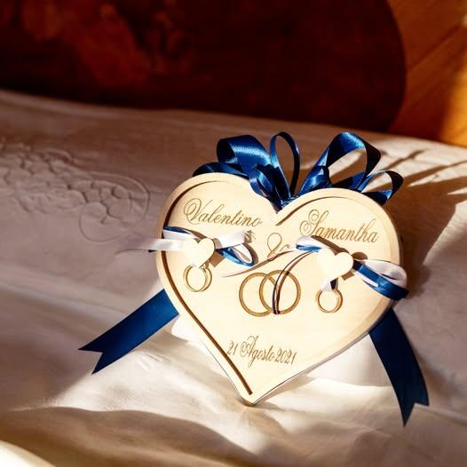 Cuscino porta fedi in legno