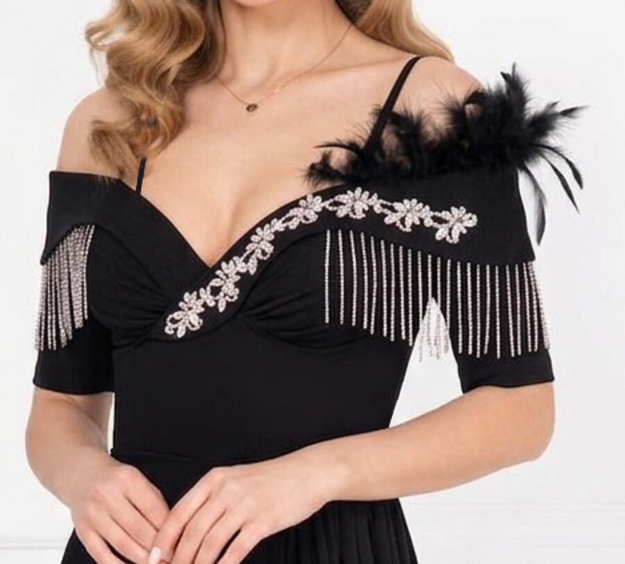 0982 Abito con spacco e pannello laterale con scollatura aperta a cuore