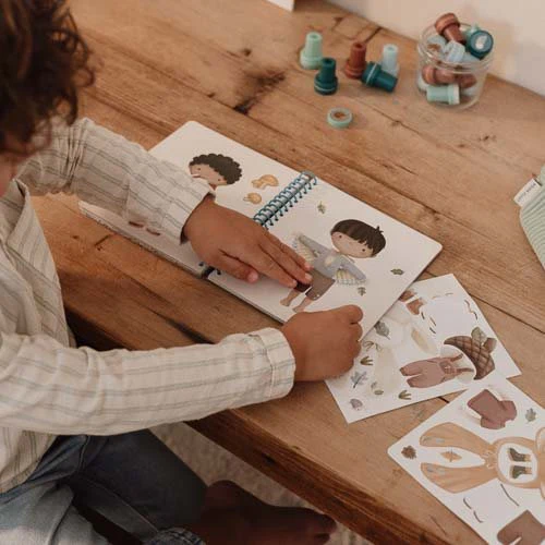 Libro Dress me up con stickers - Forest Friends