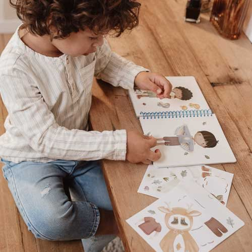 Libro Dress me up con stickers - Forest Friends