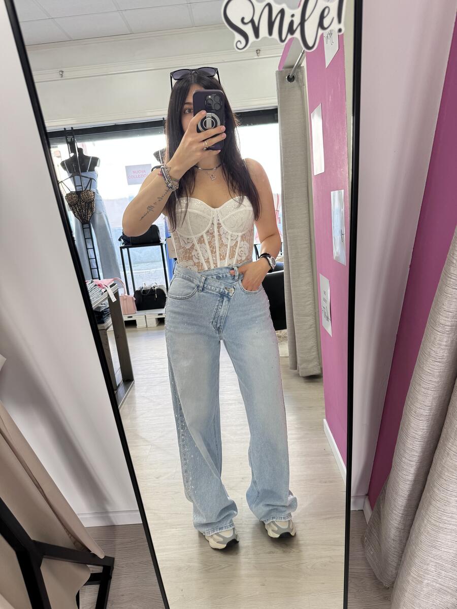 NOVITÀ Jeans straight leg chiusura storta e brillanti laterali