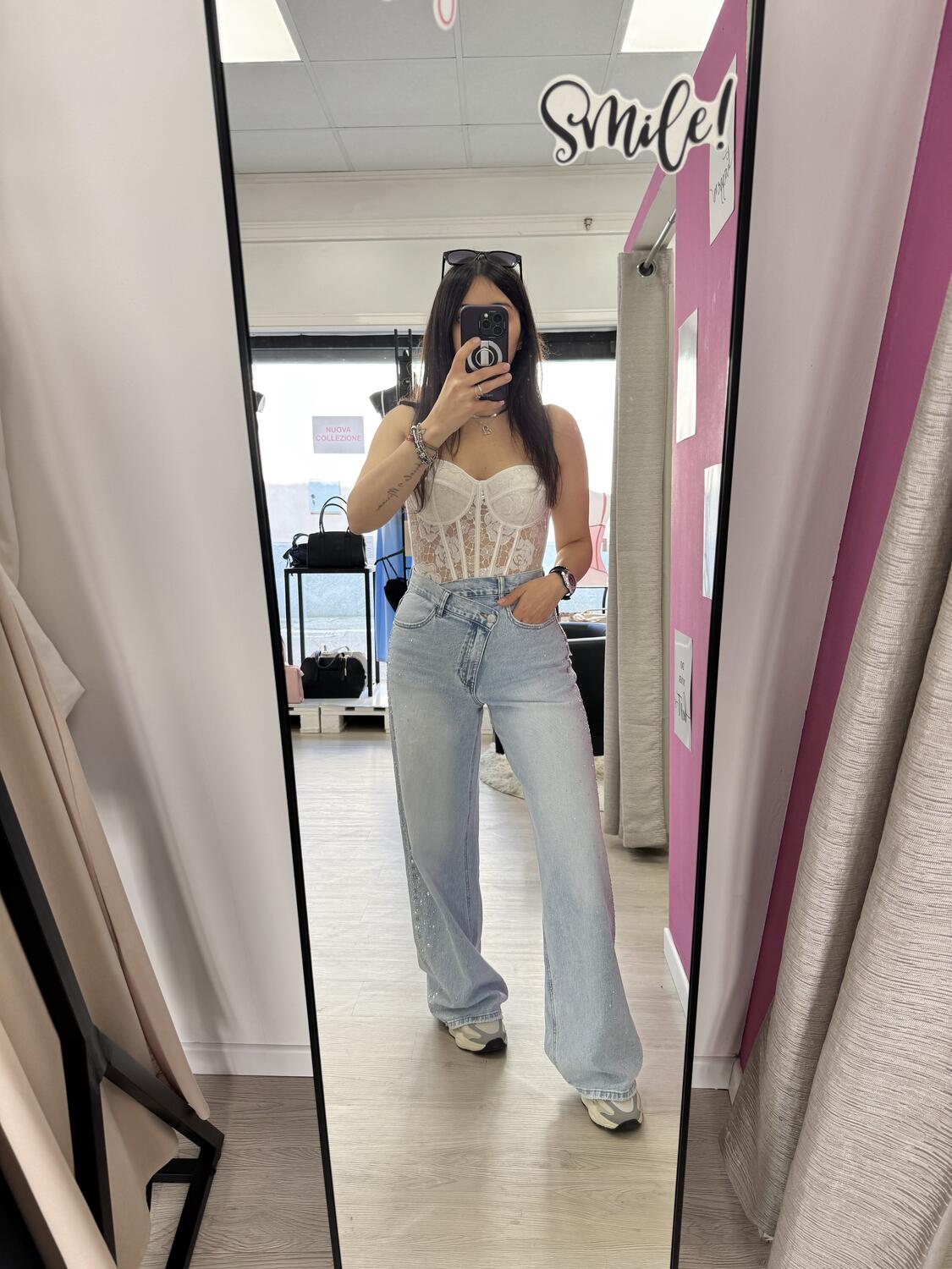 NOVITÀ Jeans straight leg chiusura storta e brillanti laterali