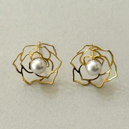 Orecchini a Perno Floreali La Rosa Placcato oro 14K