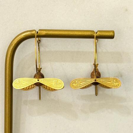 Orecchini a cerchio con libellula 3D Placcato oro 14K 