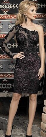 0683 TUBINO IN PIZZO FODERATO ROSA EFFETTO NUDE LOOK CON UNA MANICA IN TULLE SEMI TRASPARENTE