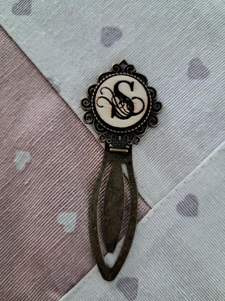 Segnalibro metallico personalizzabile con iniziale