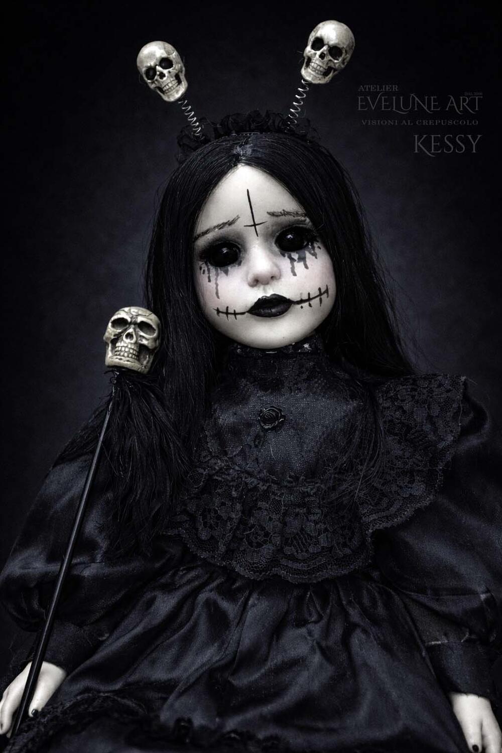 Kessy ha un segreto Bambola  Gothic