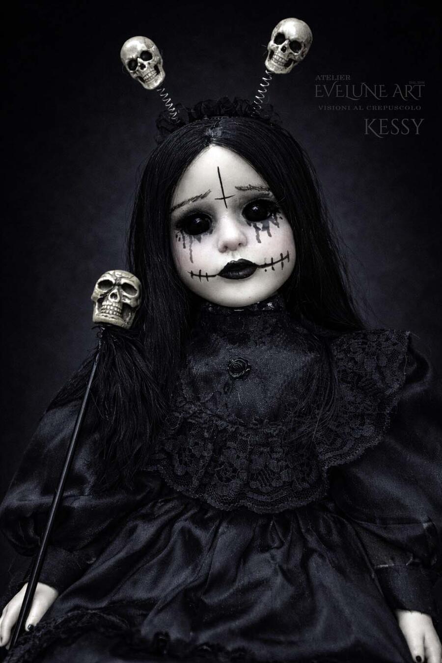 Kessy ha un segreto Bambola  Gothic