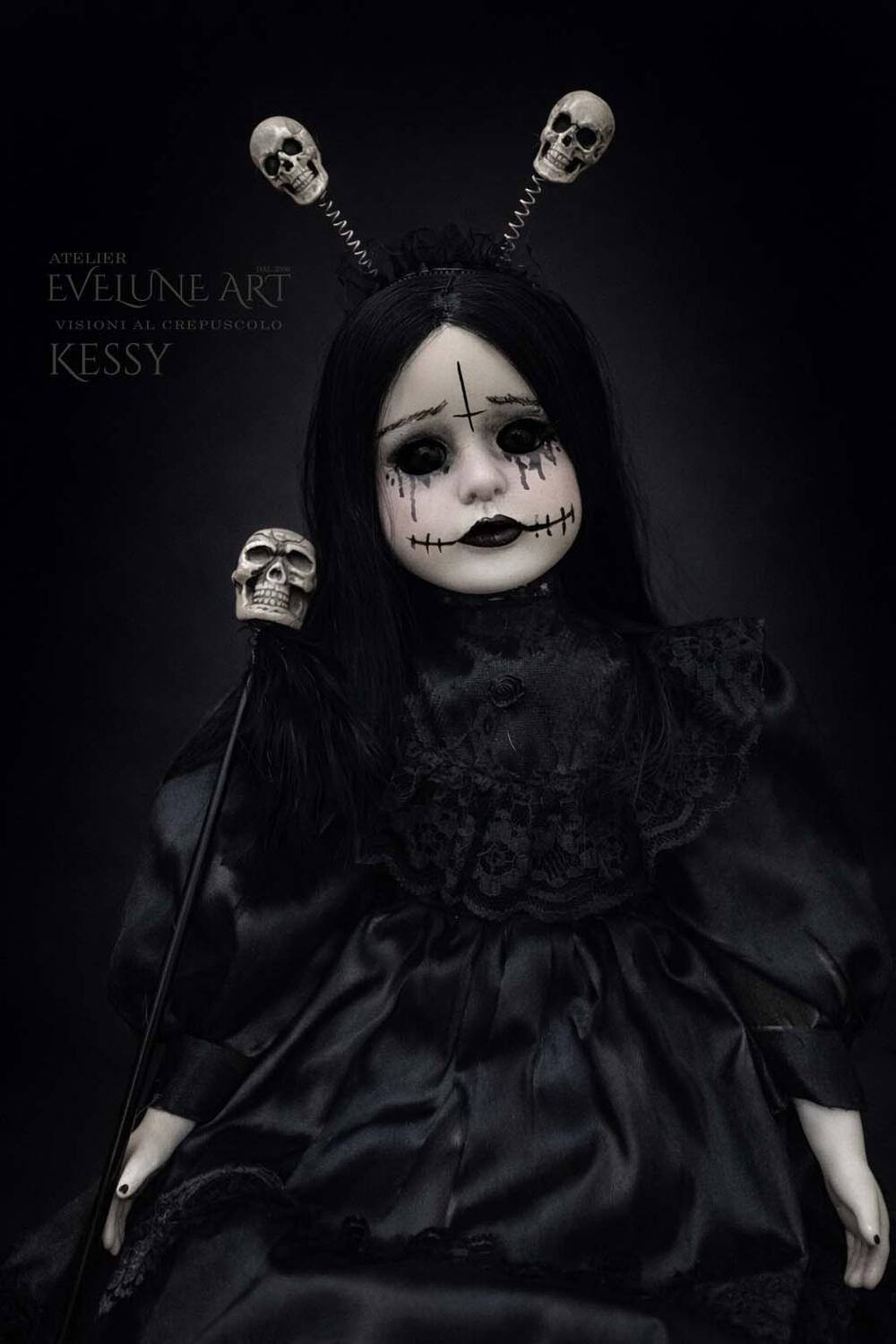 Kessy ha un segreto Bambola  Gothic