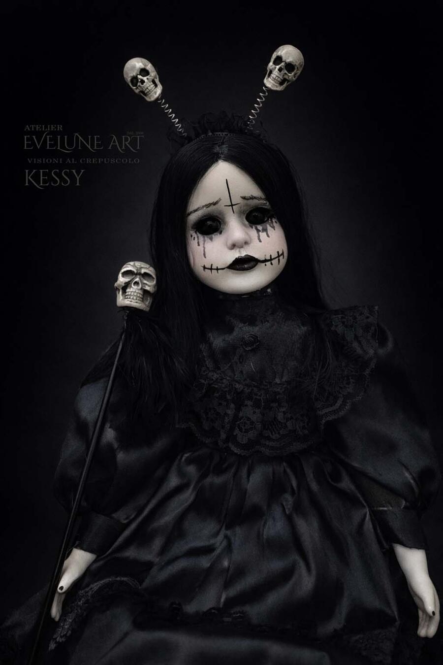 Kessy ha un segreto Bambola  Gothic