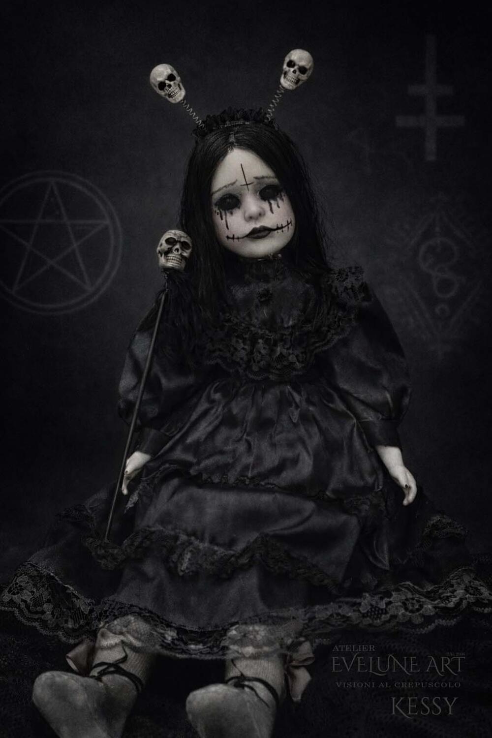 Kessy ha un segreto Bambola  Gothic