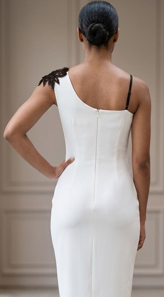 0800C Tubino in tessuto crepe elastico con trasparenze in tulle e macrame'