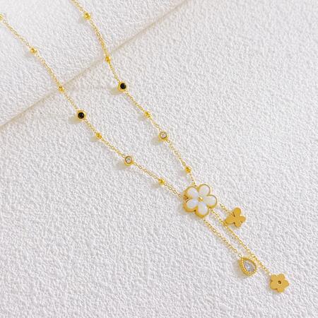 Collana Fiore Perlaceo & Farfalla Dorata in Acciaio Inossidabile