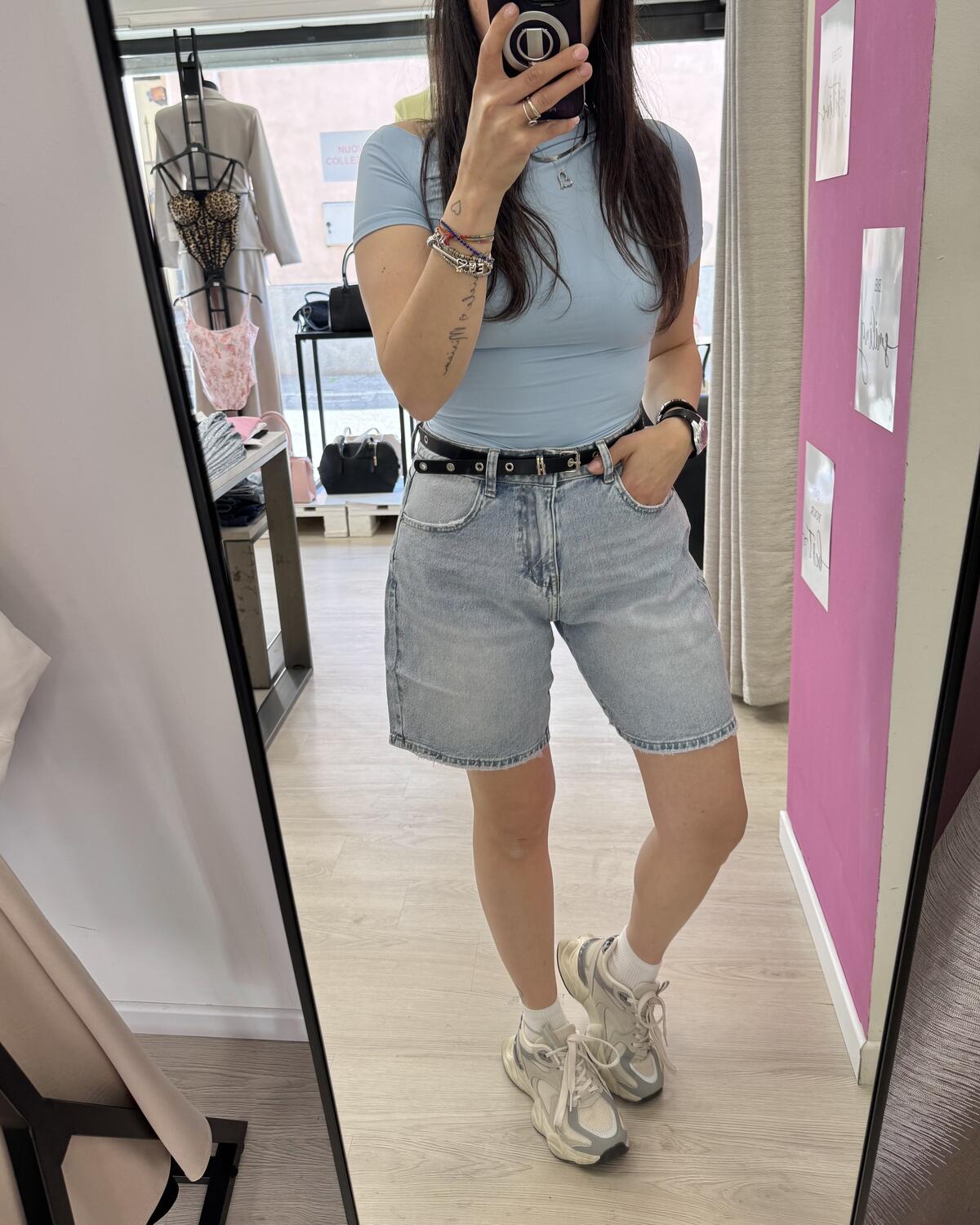 NOVITÀ Shorts in denim con cinturina