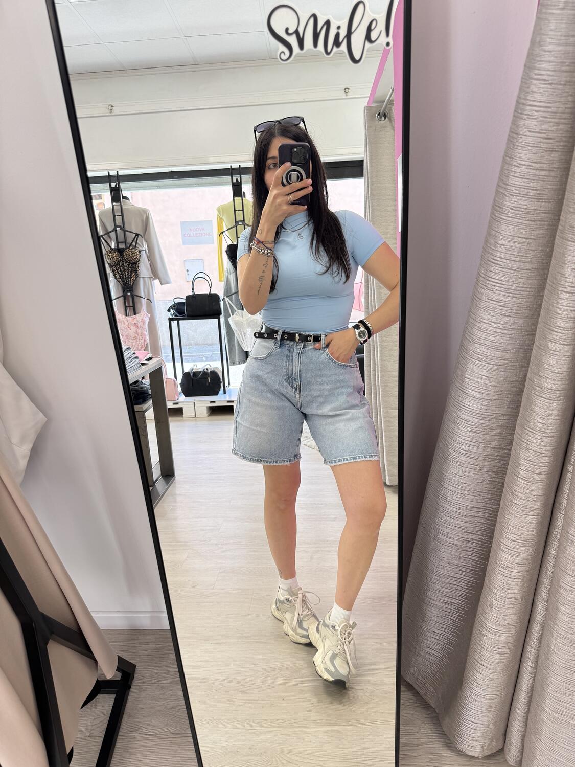 NOVITÀ Shorts in denim con cinturina