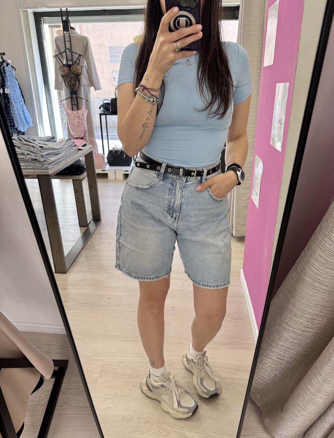 NOVITÀ Shorts in denim con cinturina