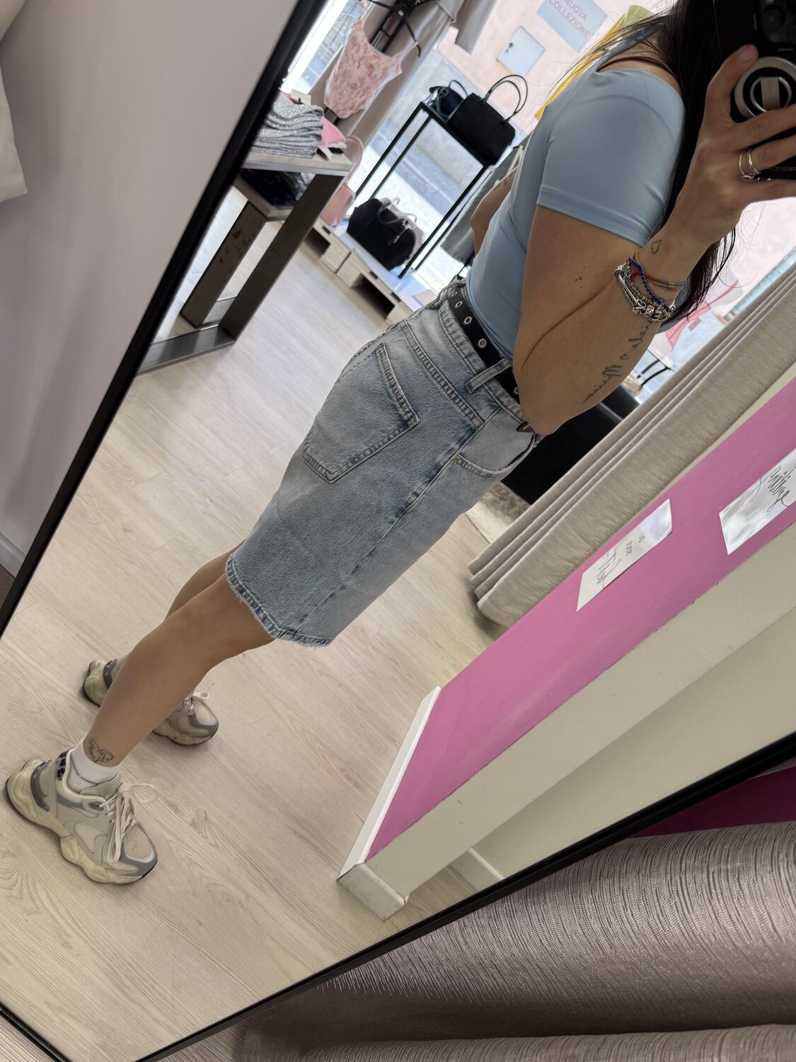 NOVITÀ Shorts in denim con cinturina