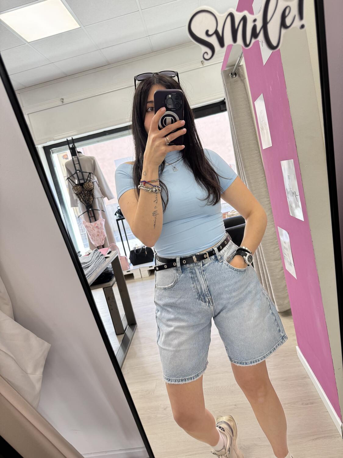 NOVITÀ Shorts in denim con cinturina