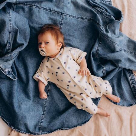 Tutina corta aperta davanti – 100% cotone biologico GOTS – Blueberry Breeze