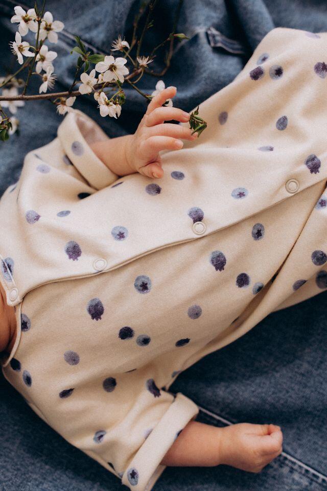 Tutina corta aperta davanti – 100% cotone biologico GOTS – Blueberry Breeze