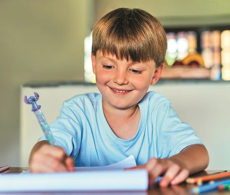 Clementoni Idea - Laboratorio delle Penne Disney Stitch, Kit Creativo per Bambini 6+ Anni, con 25+ Accessori e 5 Penne Personalizzabili con Personaggi, Lingua Italiana, 18204