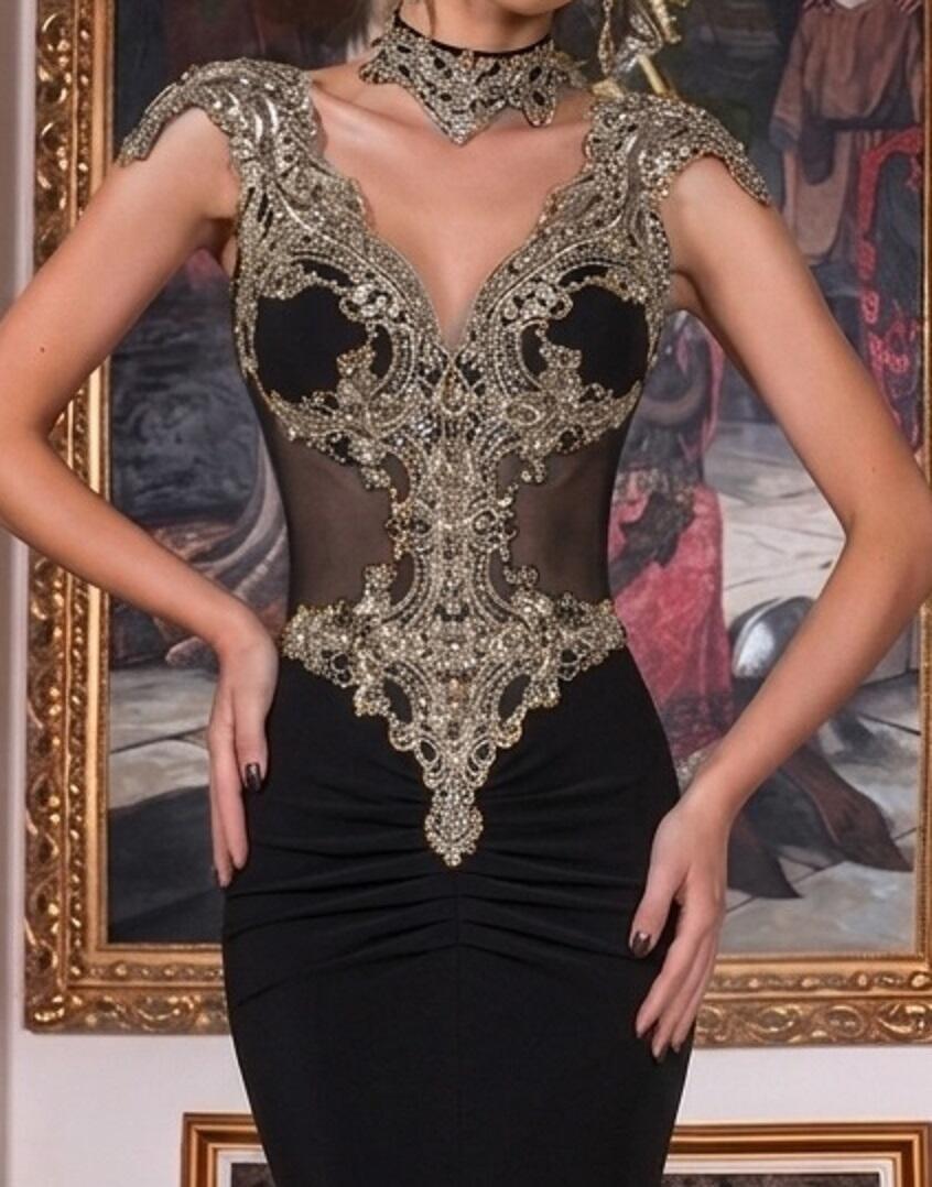 0844 Abito a sirena con spacco centrale e pizzo macrame bronzo dorato nel corpetto