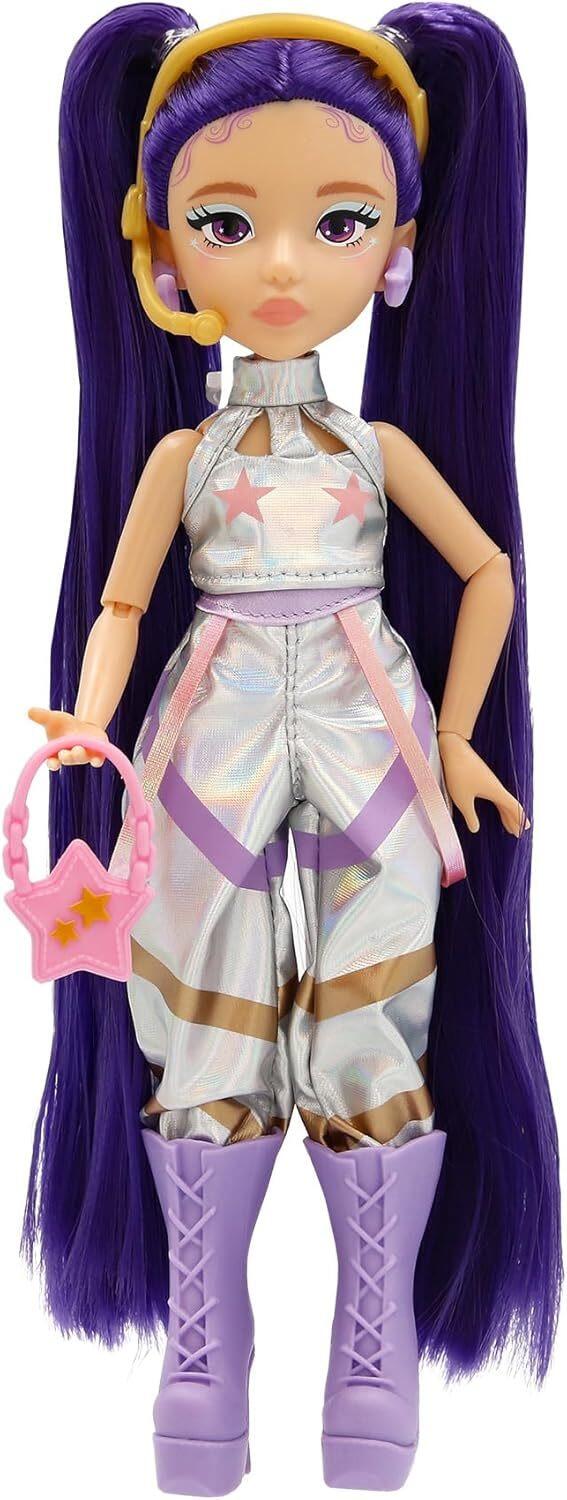K-POP IDOL Bambola Mina Bambole alla moda Stile K-Pop Starlight, capelli viola con codini. 3 accessori per creare outfit Età 3+