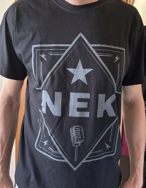 T-SHIRT NEK HITS LIVE NERA